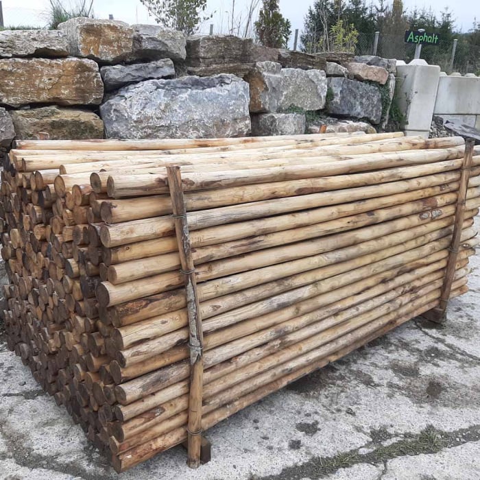 Holzstangen: Rund, ideal für vielseitige Gartengestaltungen